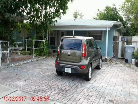 140 NE 17th Ct, Pompano Beach, FL 33060