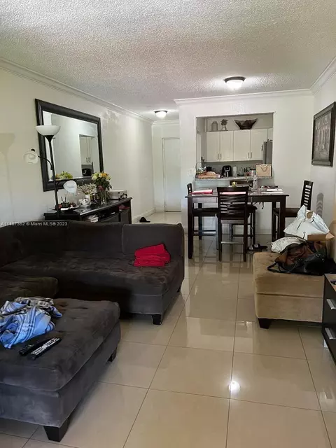 575 W 69th St #309, Hialeah, FL 33014