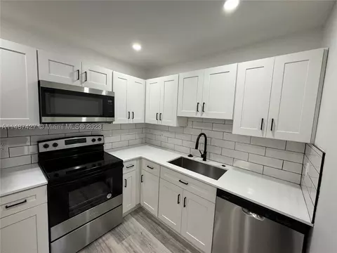 704 Laconia Cir #704, Lake Worth, FL 33467