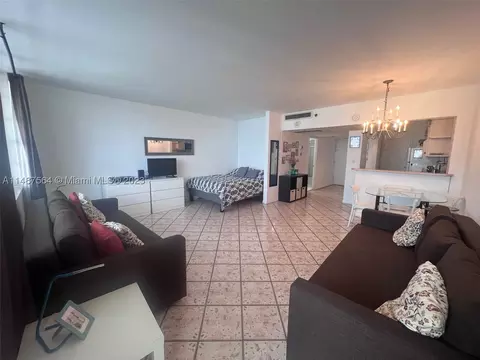 100 Lincoln Rd #818, Miami Beach, FL 33139