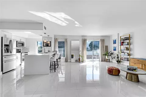 110 Salamanca Ave #403, Coral Gables, FL 33134