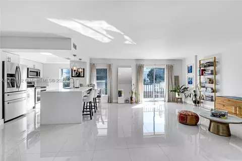 110 Salamanca Ave #403, Coral Gables, FL 33134