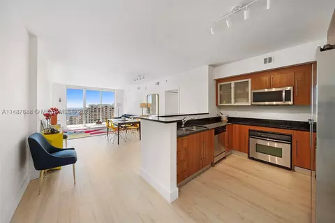 325 S Biscayne Blvd #4315, Miami, FL 33131