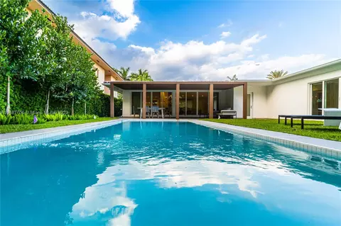 1030 N Venetian Dr, Miami Beach, FL 33139