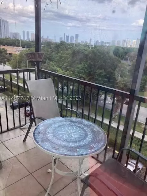 16950 W Dixie Hwy #B620, North Miami Beach, FL 33160