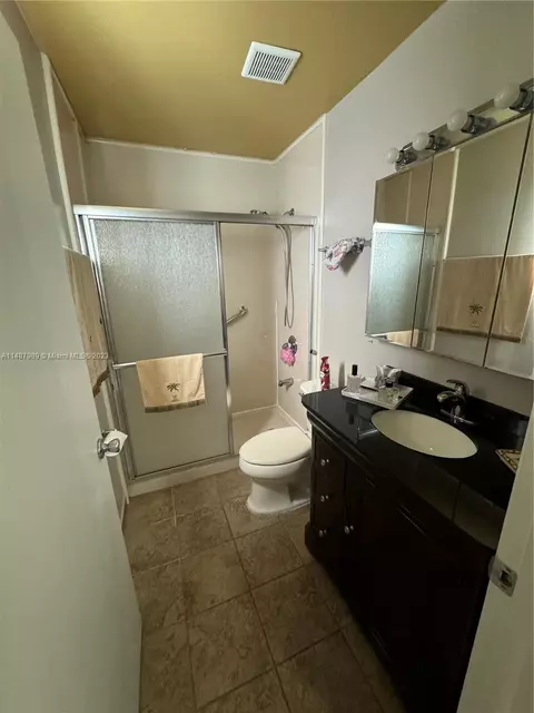 5401 W 27th Ct, Hialeah, FL 33016 photo 16
