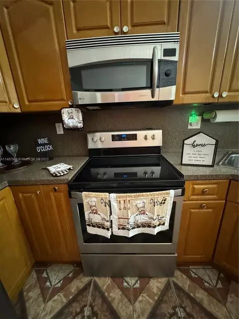 5401 W 27th Ct, Hialeah, FL 33016 photo 10