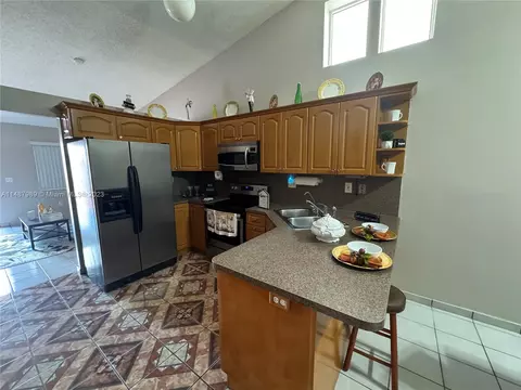 5401 W 27th Ct, Hialeah, FL 33016 photo 8