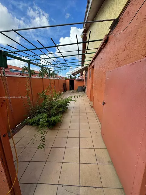 5401 W 27th Ct, Hialeah, FL 33016 photo 4