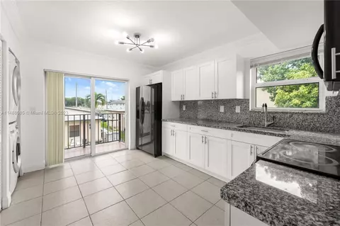 10815 SW 4th St #12, Sweetwater, FL 33174