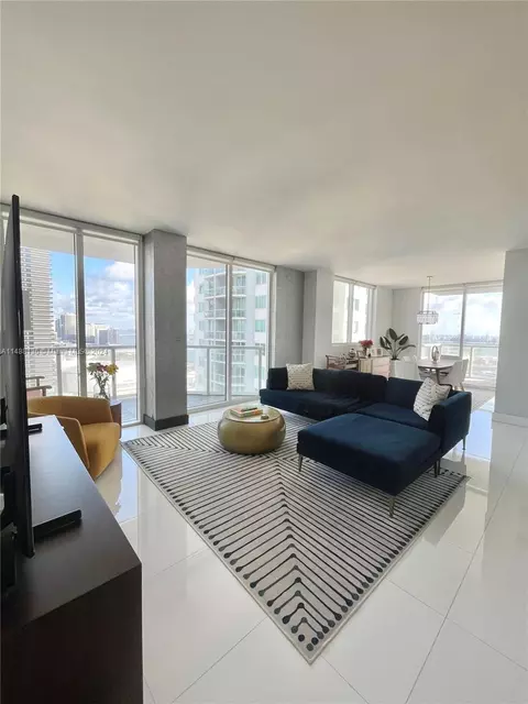 253 NE 2nd St #3303, Miami, FL 33132
