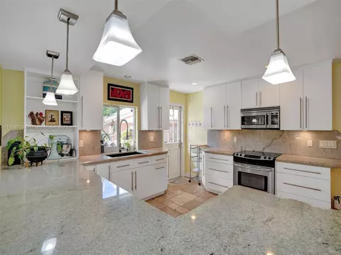 827 N Highland Dr, Hollywood, FL 33021