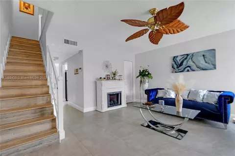 17120 SW 94th Ave #405, Palmetto Bay, FL 33157