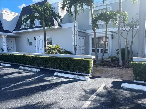 2418 NE 9th St #79, Hallandale Beach, FL 33009