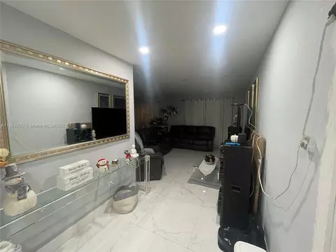 574 E 21st St, Hialeah, FL 33013 photo 7