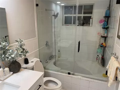 574 E 21st St, Hialeah, FL 33013 photo 5