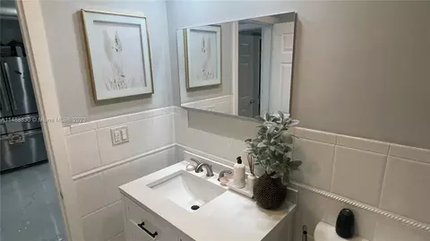 574 E 21st St, Hialeah, FL 33013 photo 6