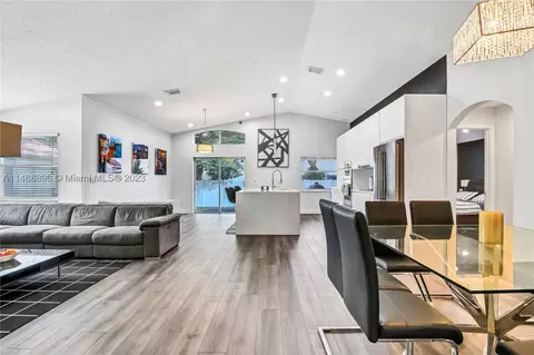 337 SW 195th Ave, Pembroke Pines, FL 33029