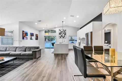 337 SW 195th Ave, Pembroke Pines, FL 33029