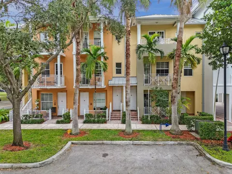 348 SW 13th Ter, Fort Lauderdale, FL 33312