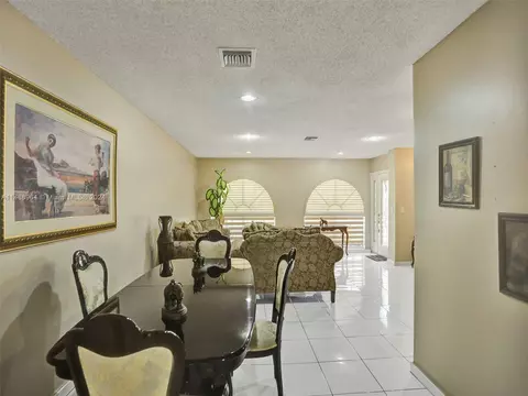 350 W 55th St, Hialeah, FL 33012 photo 8