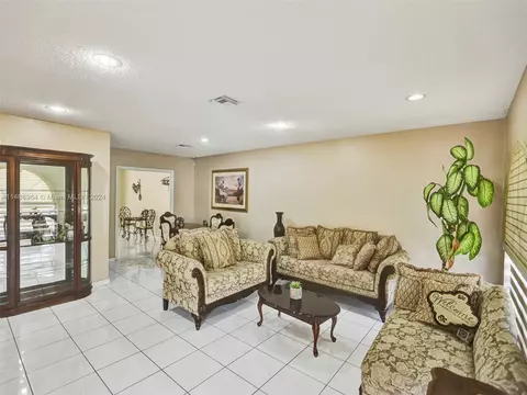 350 W 55th St, Hialeah, FL 33012 photo 6