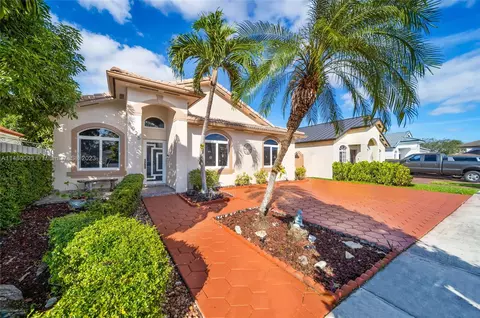 8925 NW 144th Ter, Miami Lakes, FL 33018