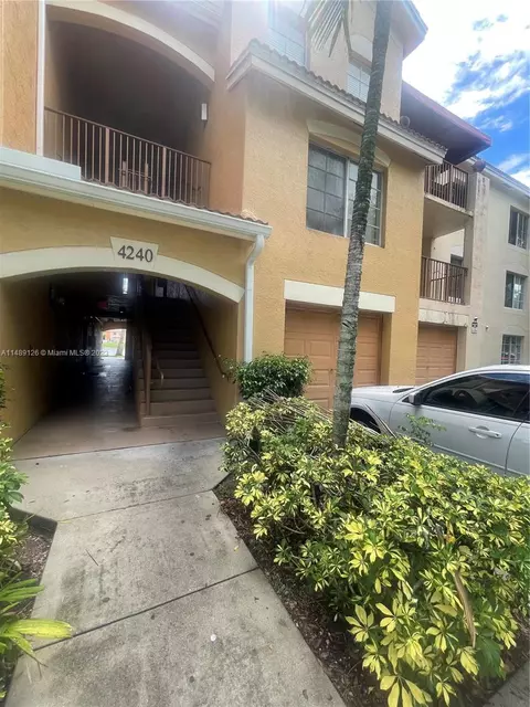 4240 San Marino Blvd #203, West Palm Beach, FL 33409