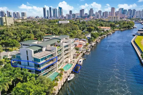 1090 NW N River Dr #404, Miami, FL 33136