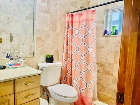 Bath - 451 E 60th St, Hialeah, FL 33013 photo 5 of 8