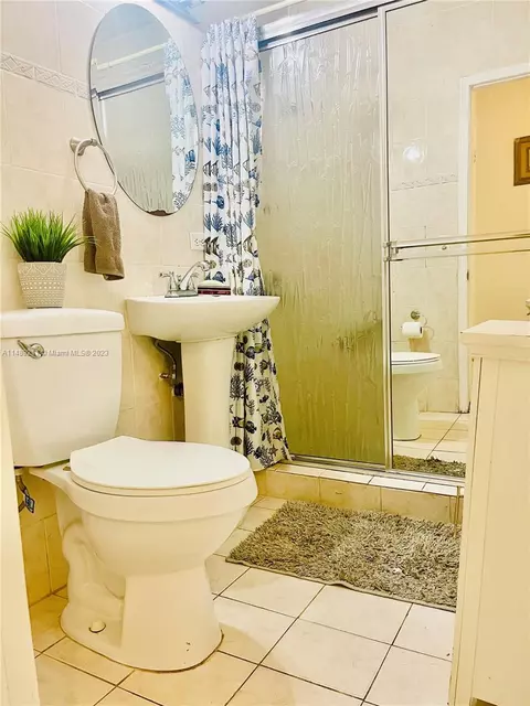 Bath - 451 E 60th St, Hialeah, FL 33013 photo 4 of 8