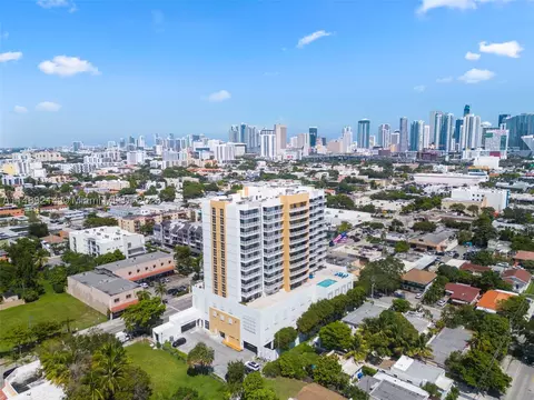 900 SW 8th St #1003, Miami, FL 33130