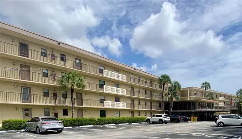9355 SW 8th St #318, Boca Raton, FL 33428