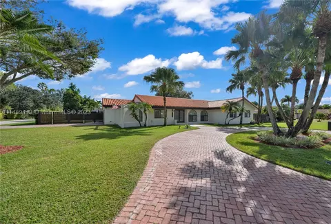 11525 SW 98th Pl, Miami, FL 33176