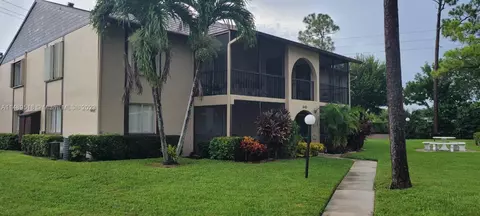 446 Pine Glen Ln #B-2, Greenacres, FL 33463
