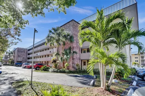 3600 NE 170th St #406, North Miami Beach, FL 33160