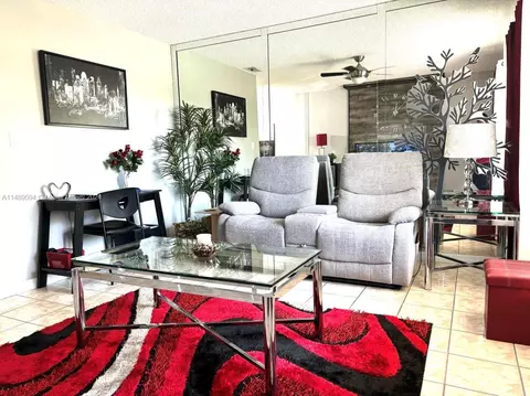 9121 Sunrise Lakes Blvd #204, Sunrise, FL 33322