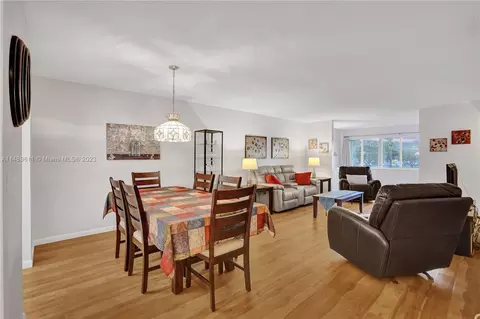 9741 Sunrise Lakes Blvd #205, Sunrise, FL 33322