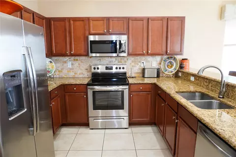 3522 W 88th St, Hialeah, FL 33018 photo 14