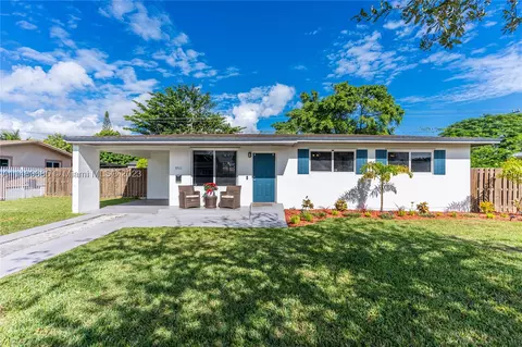 9511 Holiday Rd, Cutler Bay, FL 33157