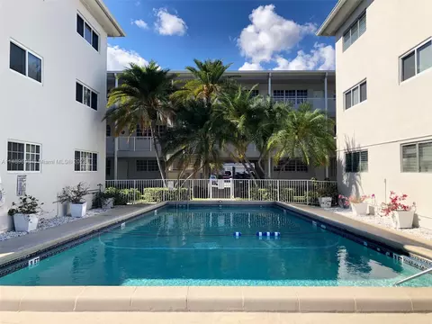 462 Golden Isles Dr #206, Hallandale Beach, FL 33009