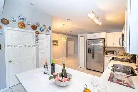 9801 NW 127th Ter, Hialeah Gardens, FL 33018