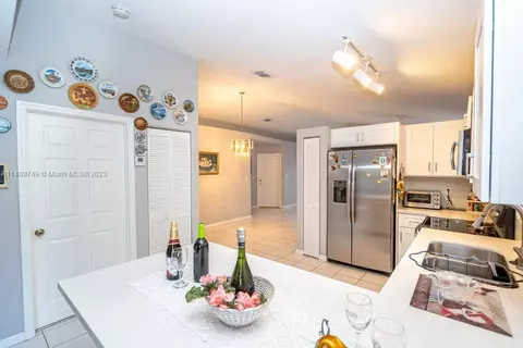 9801 NW 127th Ter, Hialeah Gardens, FL 33018