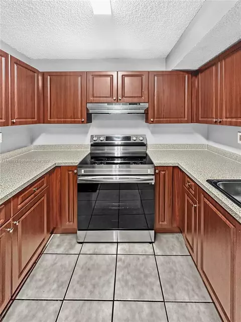 351 Palm Way #106, Pembroke Pines, FL 33025