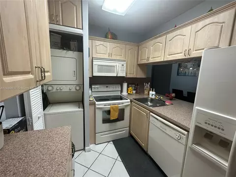 460 E 23rd St #207, Hialeah, FL 33013 photo 6