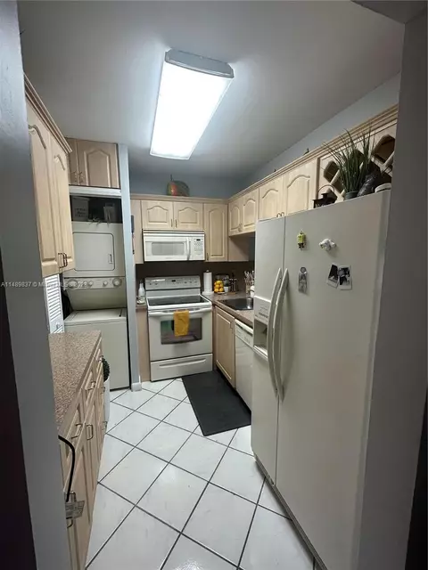 460 E 23rd St #207, Hialeah, FL 33013 photo 8