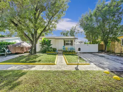 6432 Franklin St, Hollywood, FL 33024