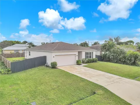 2001 SW Monterrey Ln, Port Saint Lucie, FL 34953