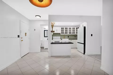 7000 NW 17th St #404, Plantation, FL 33313