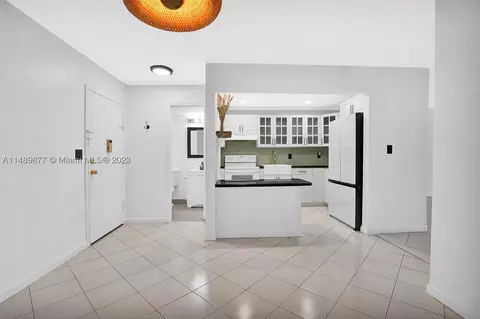 7000 NW 17th St #404, Plantation, FL 33313
